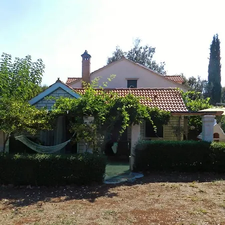 Family Friendly House With A Parking Space Pucisca, Brac - 749 * Pucisca