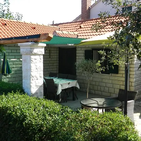 Holiday home Family Friendly House With A Parking Space Pucisca, Brac - 749 Pucisca